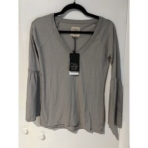 NWT Chaser Bell Sleeve Top Womens Size Small Shirt V Neck Gray‎